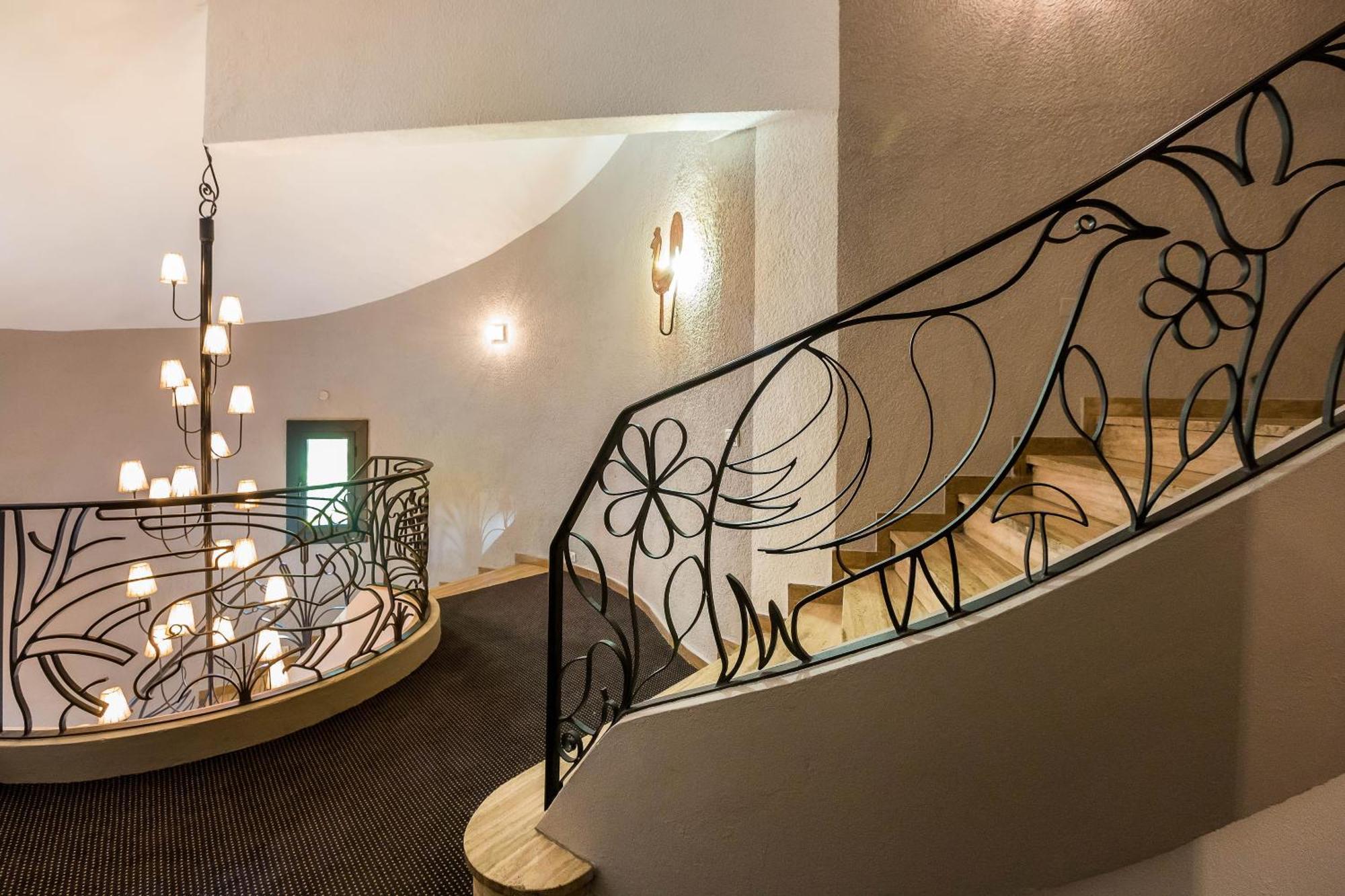 Hotel & Spa Les Bartavelles Crots Bagian luar foto
