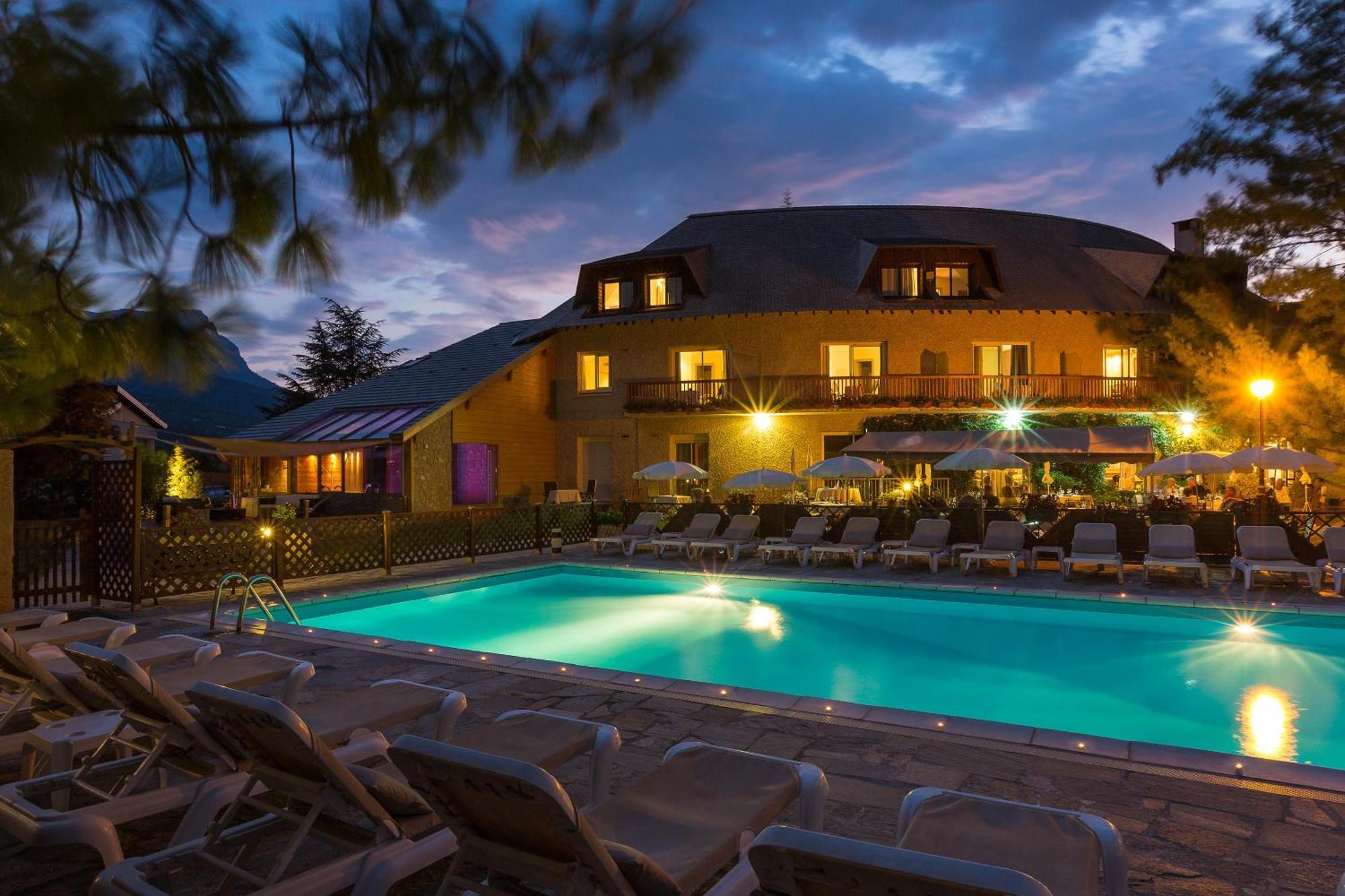 Hotel & Spa Les Bartavelles Crots Bagian luar foto