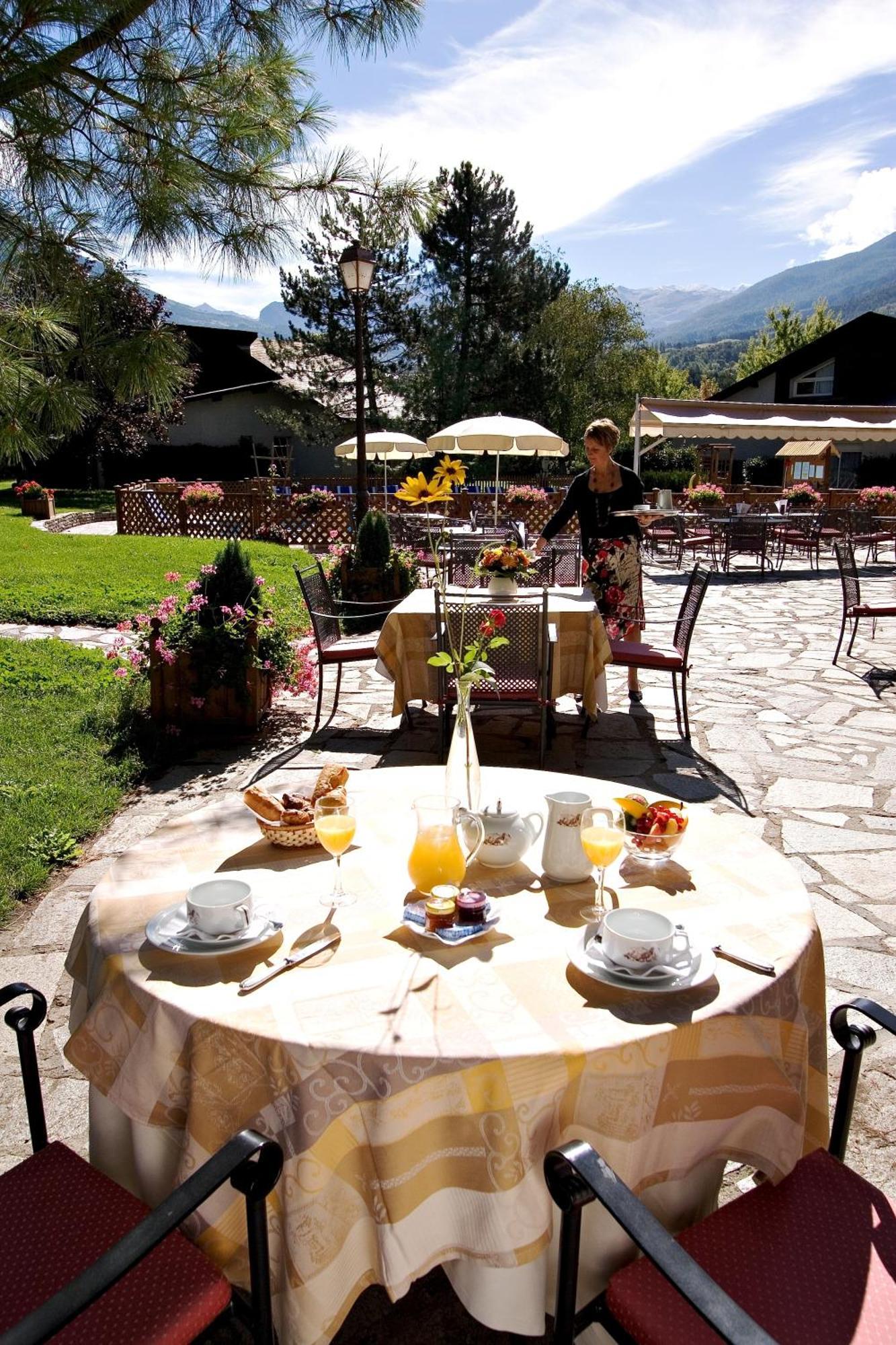 Hotel & Spa Les Bartavelles Crots Bagian luar foto