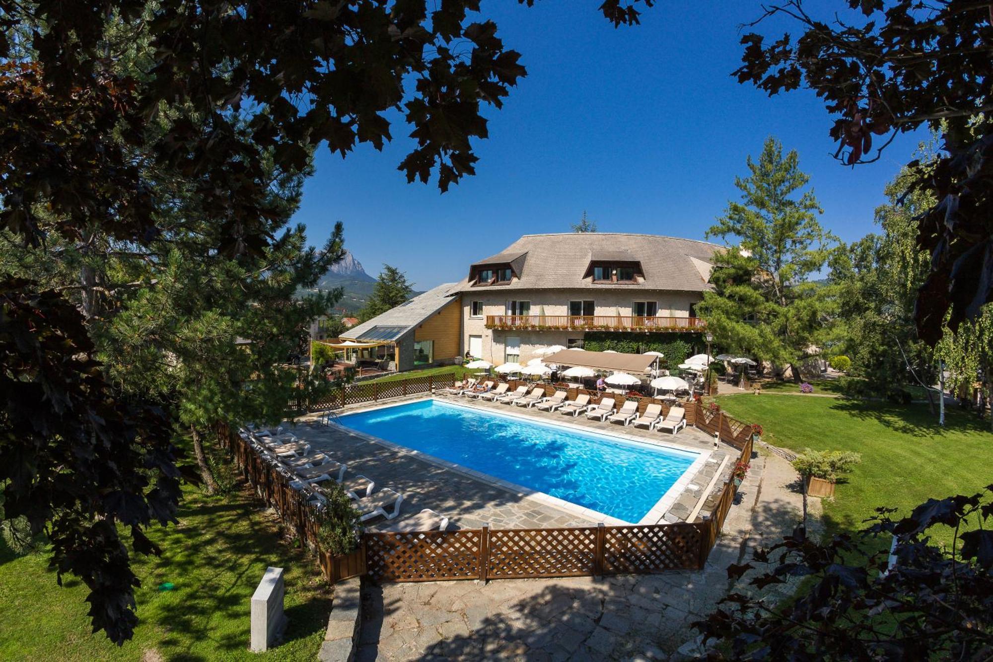 Hotel & Spa Les Bartavelles Crots Bagian luar foto