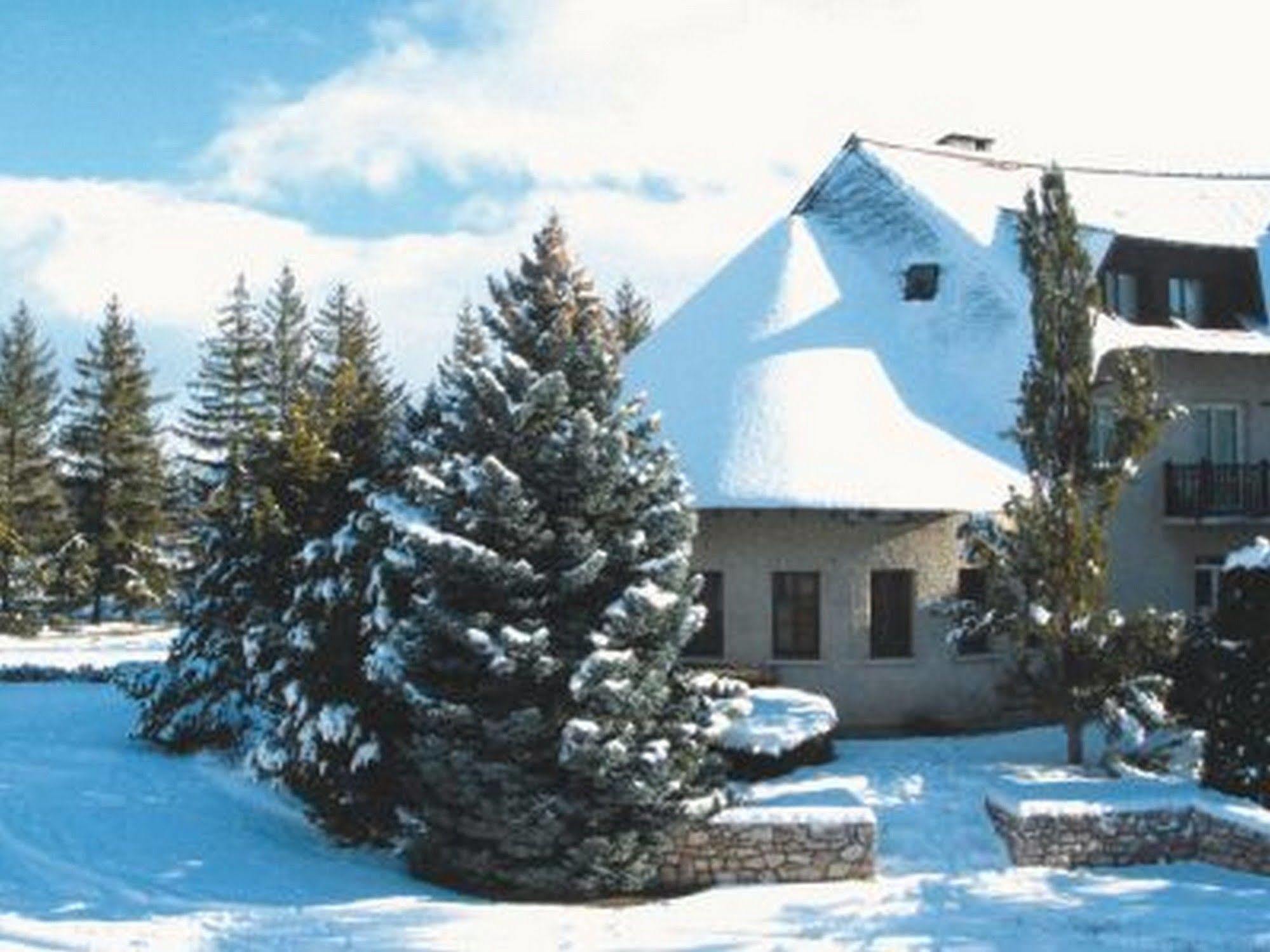 Hotel & Spa Les Bartavelles Crots Bagian luar foto
