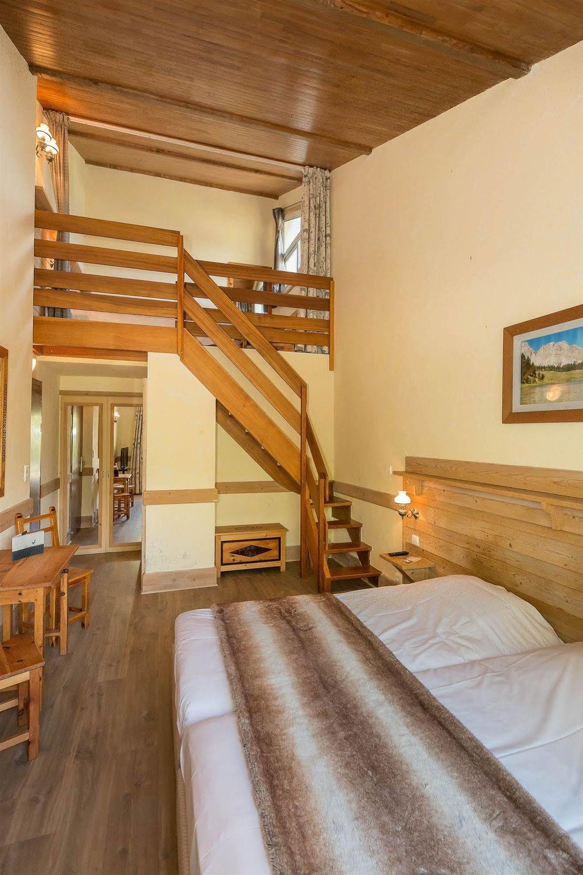 Hotel & Spa Les Bartavelles Crots Bagian luar foto