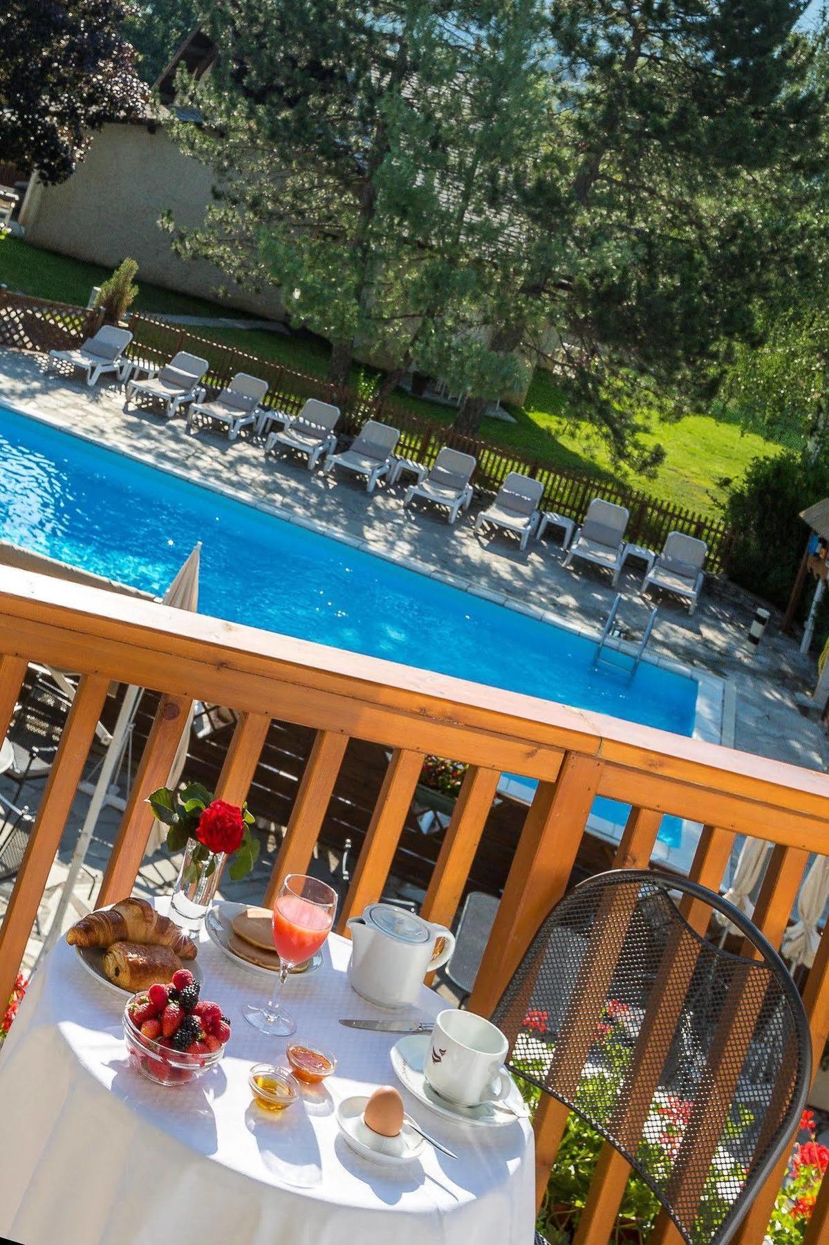 Hotel & Spa Les Bartavelles Crots Bagian luar foto