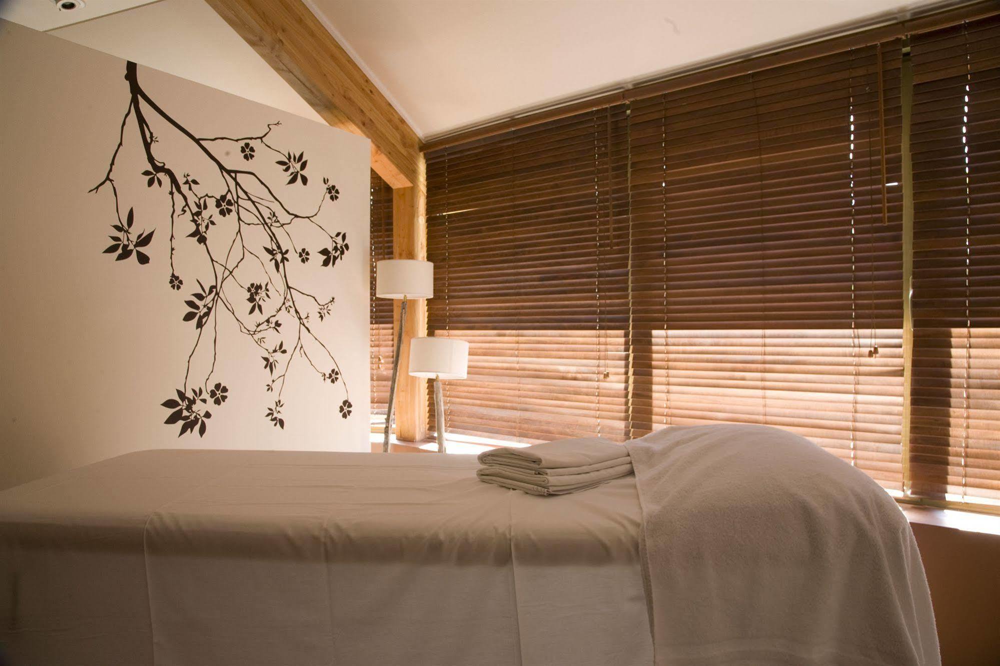 Hotel & Spa Les Bartavelles Crots Bagian luar foto